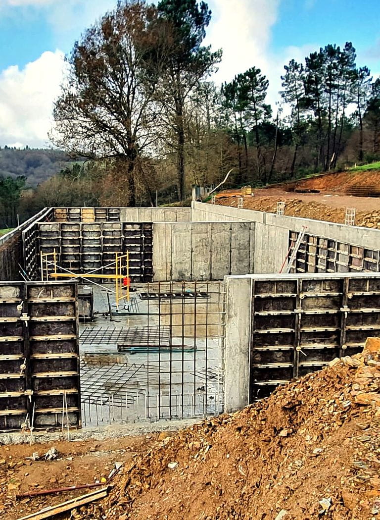 Reinforced concrete walls and slabs.